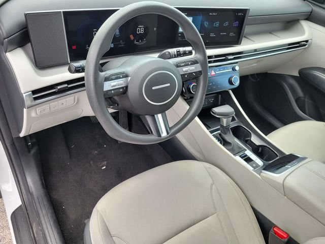 Used 2025 White Hyundai SEL image 12