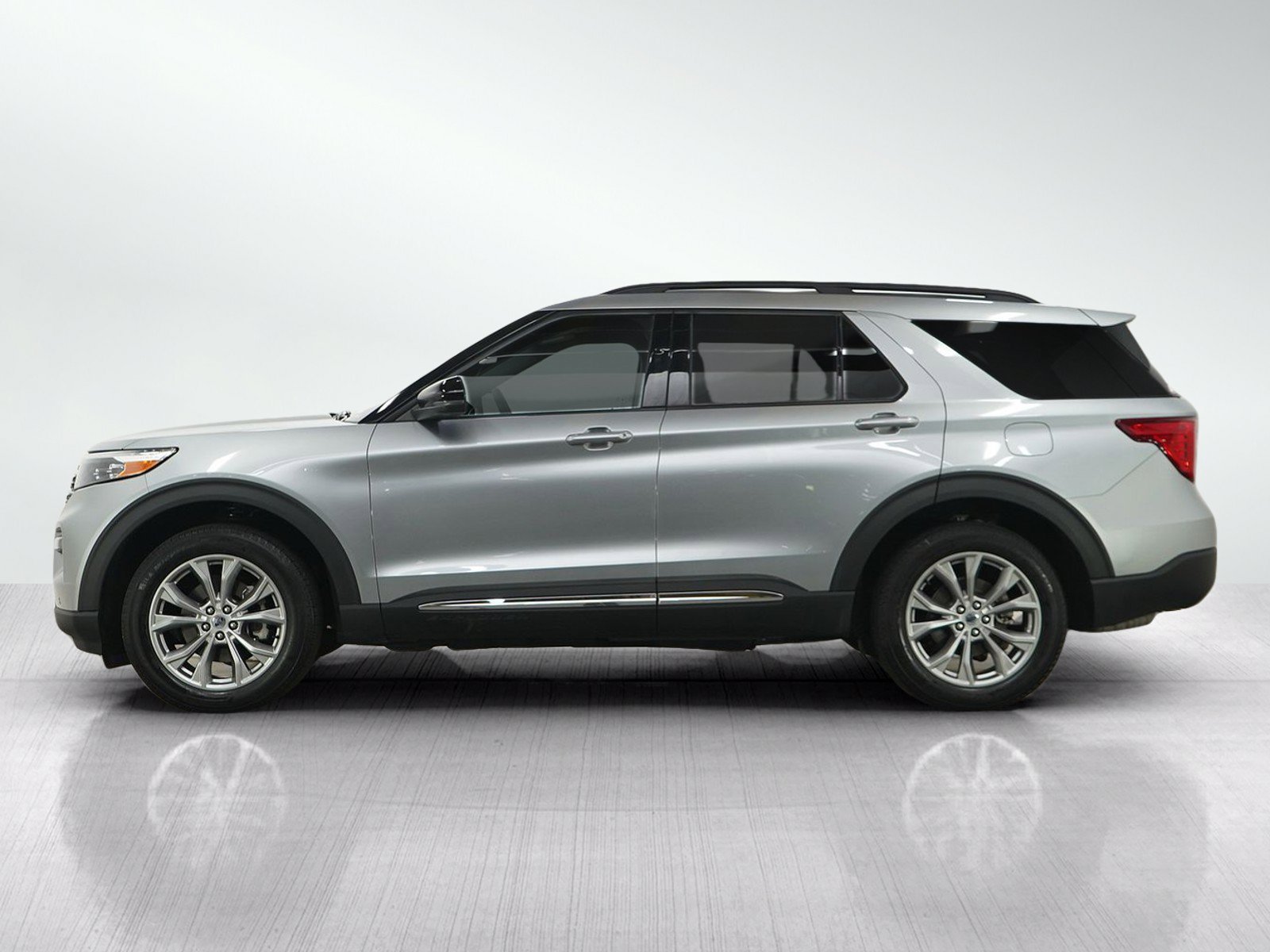 Used 2024 Ford Explorer XLT with VIN 1FMSK8DHXRGA15493 for sale in Minneapolis, Minnesota