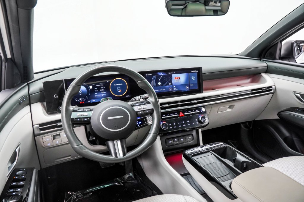 Used 2025 White Hyundai Limited image 5