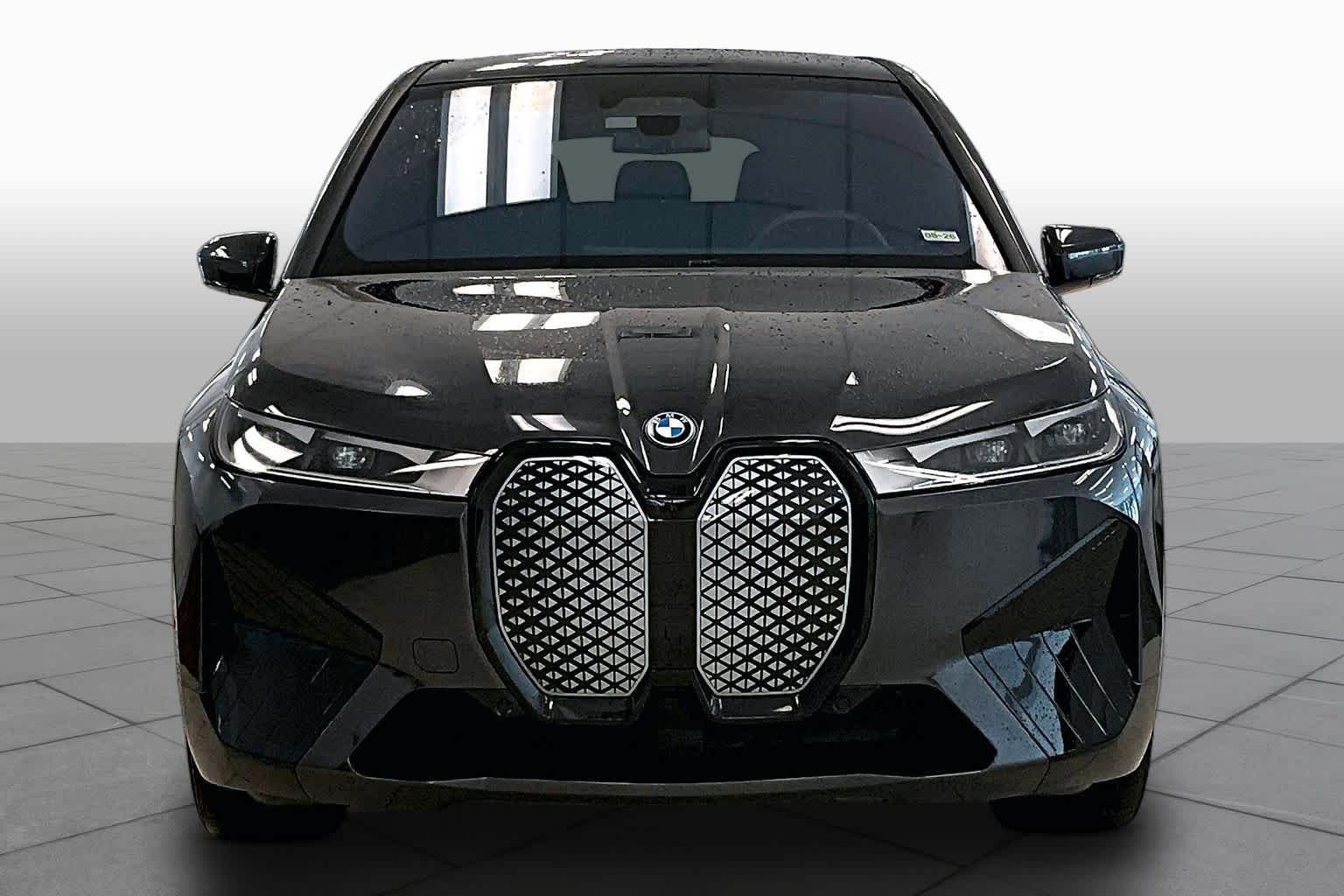 Used 2024 Dark Graphite Metallic BMW xDrive50 image 3