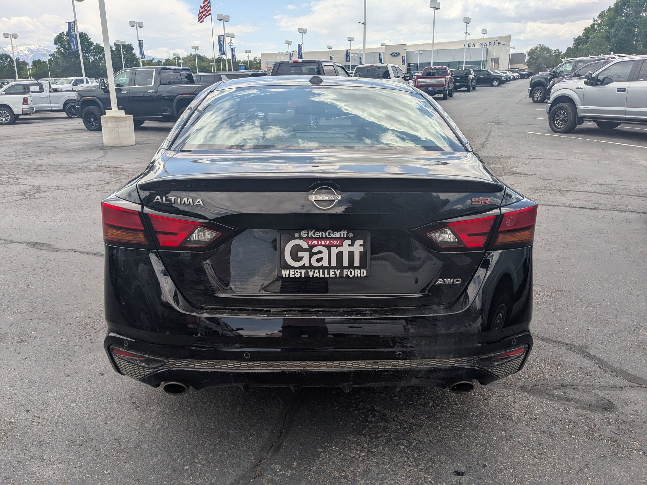 Used 2024 Super Black Nissan 2.5 SR image 4