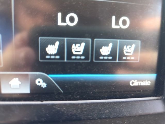 Used 2013 White Ford Lariat image 20