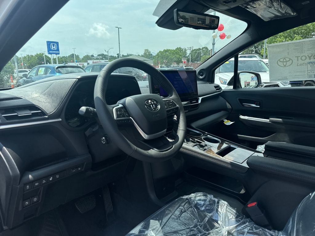 New 2026 Wind Chill Pearl Toyota Platinum image 19