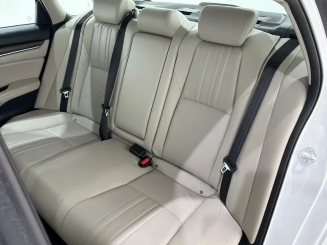 Used 2021 Platinum White Pearl Honda EX-L image 15