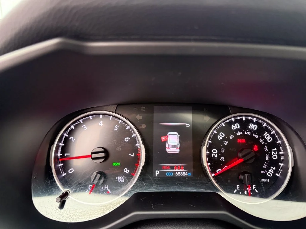 Used 2020 White Toyota XLE image 16