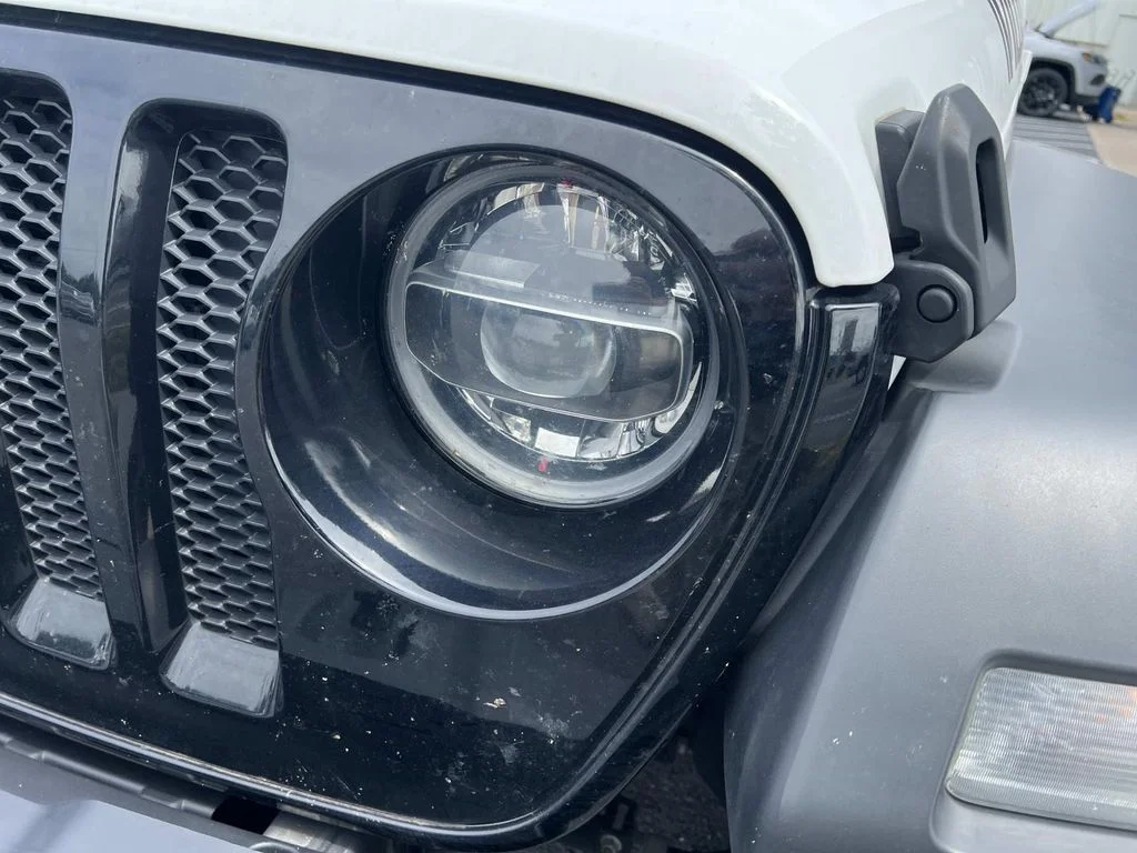 Used 2021 White Jeep Unlimited Willys image 2