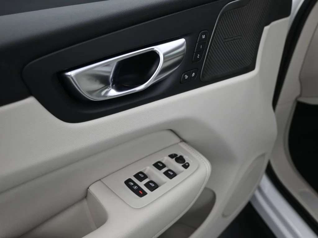 New 2026 White Volvo T8 Ultra image 13