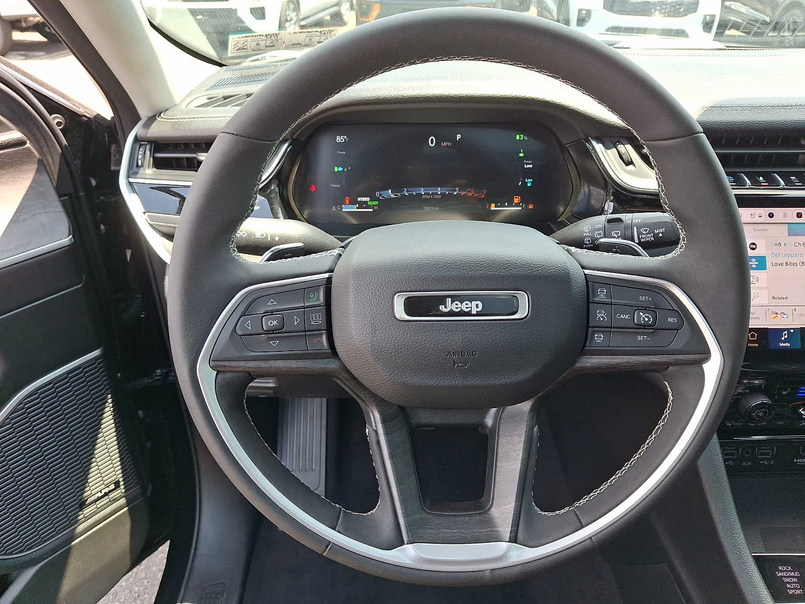 Used 2023 Midnight Sky Jeep  image 19