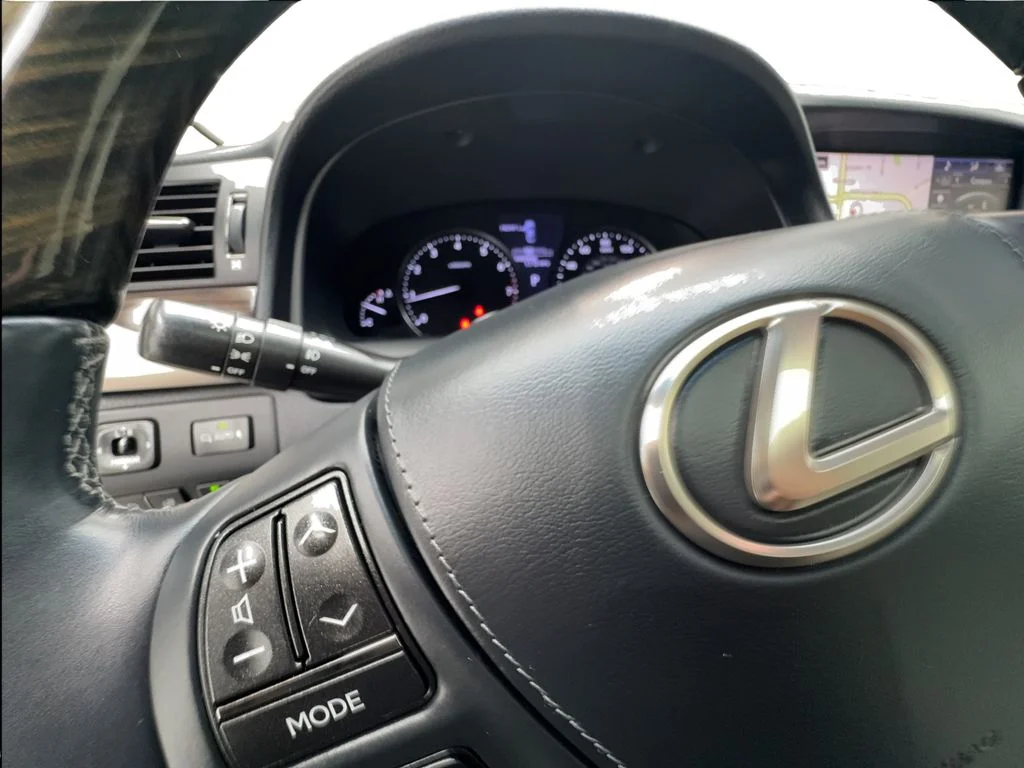 Used 2015 Black Lexus 460 image 44