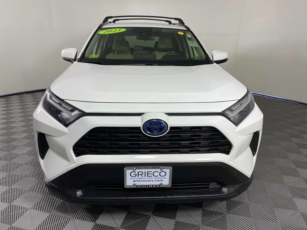 Used 2023 White Toyota XLE image 3