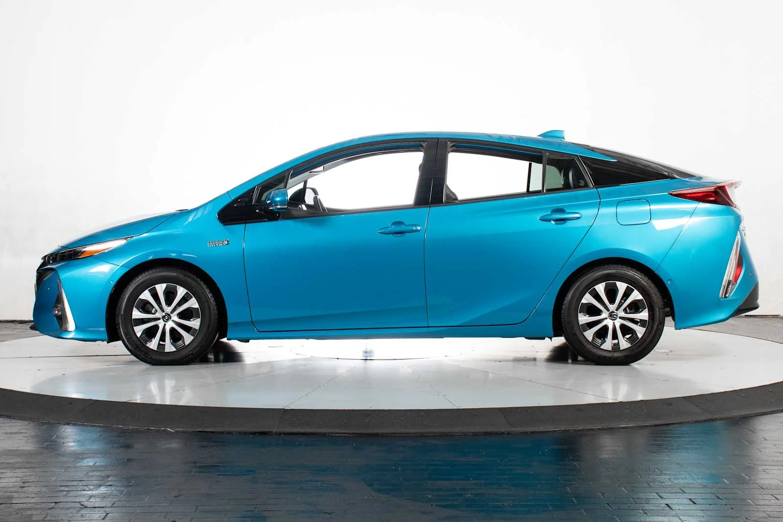 Used 2020 Blue Magnetism Toyota Limited image 2