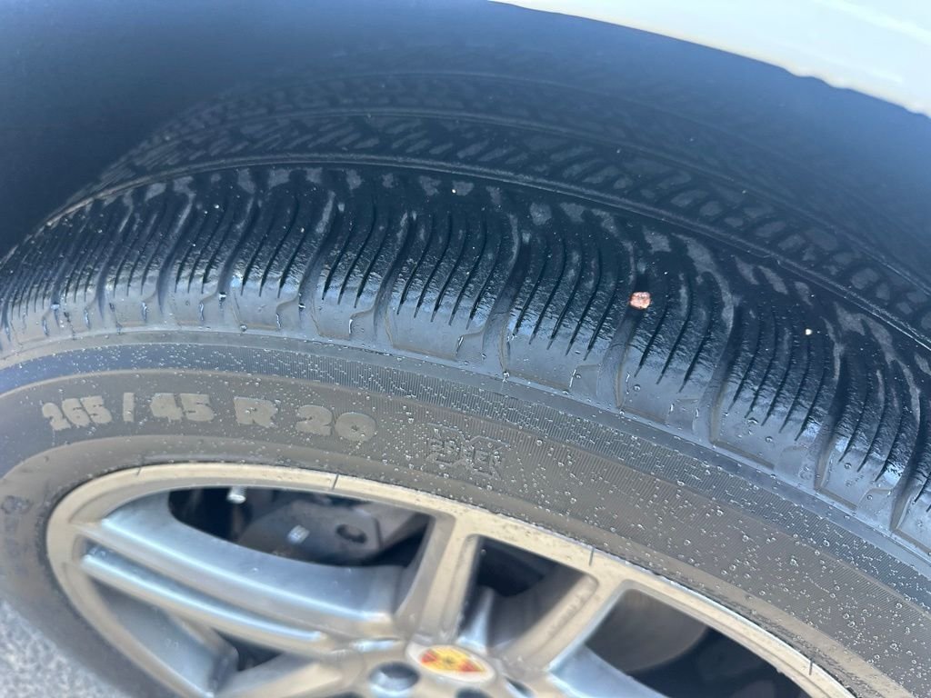 Used 2021  Porsche Base image 4