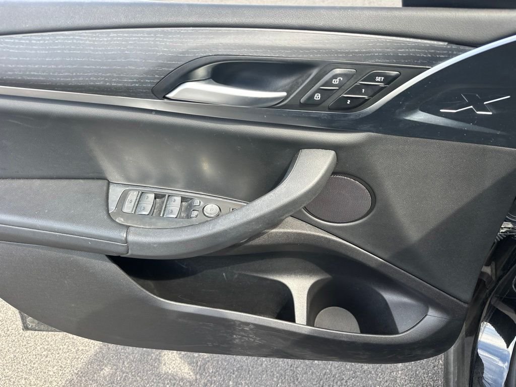 Used 2022 Black BMW xDrive30i image 22