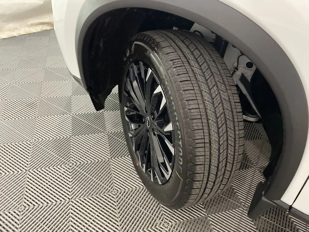 New 2026 Everest White Pearl TriCoat Nissan Dark Armor™ image 30