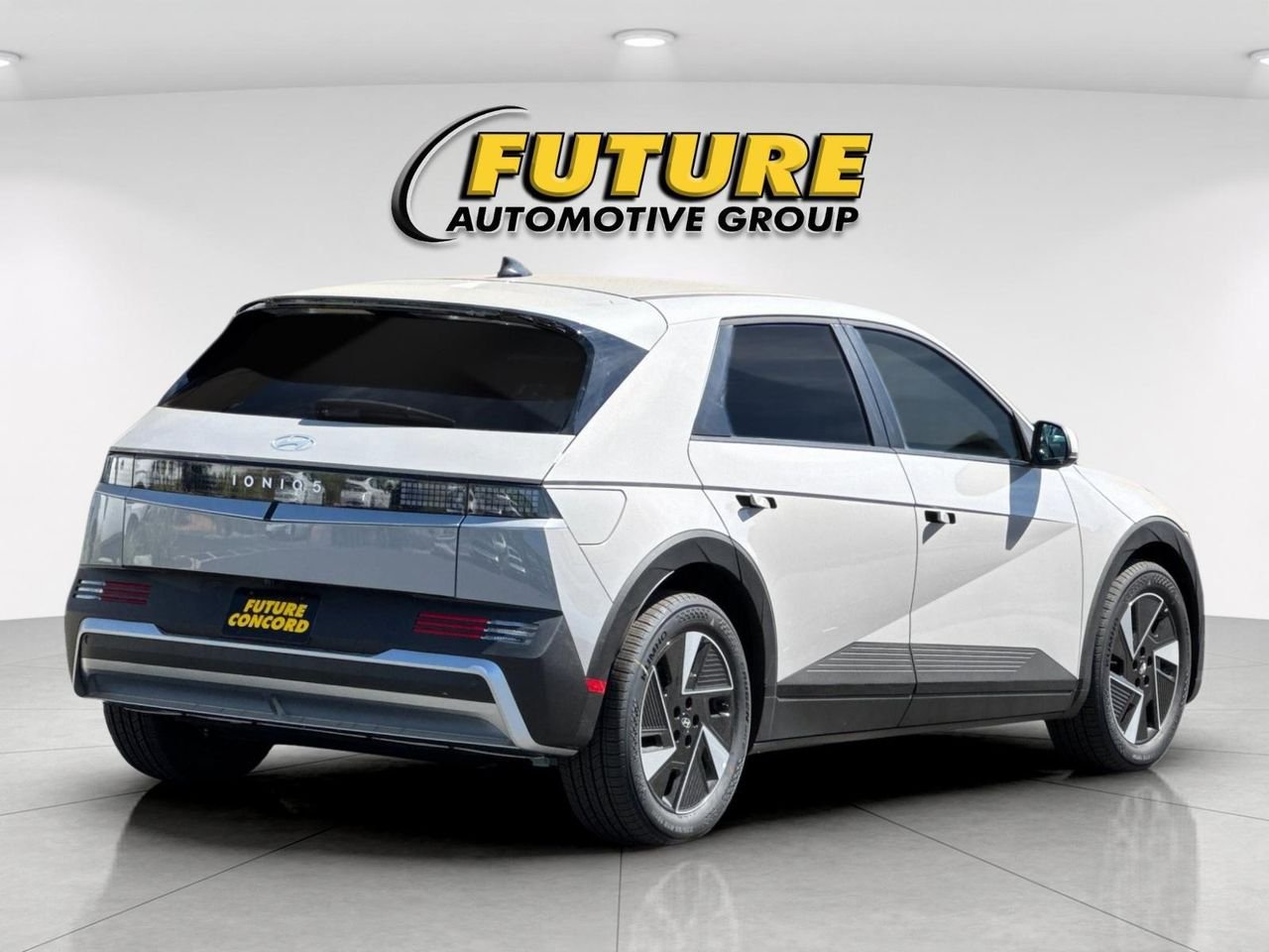 New 2026 Gray Hyundai SEL image 3