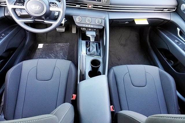 New 2026 White Hyundai SE image 21