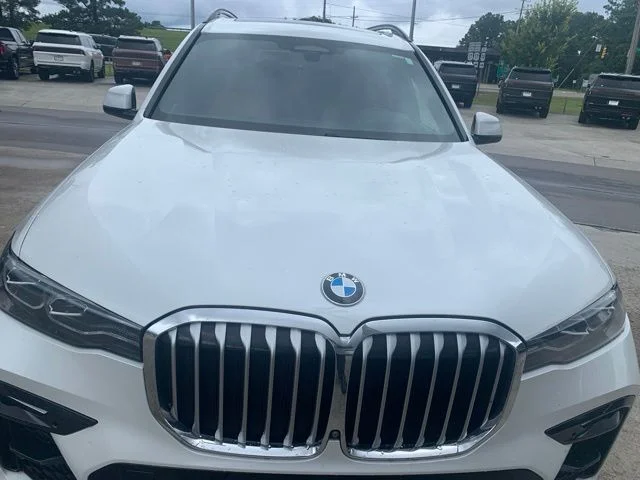Used 2022 White BMW xDrive40i image 2
