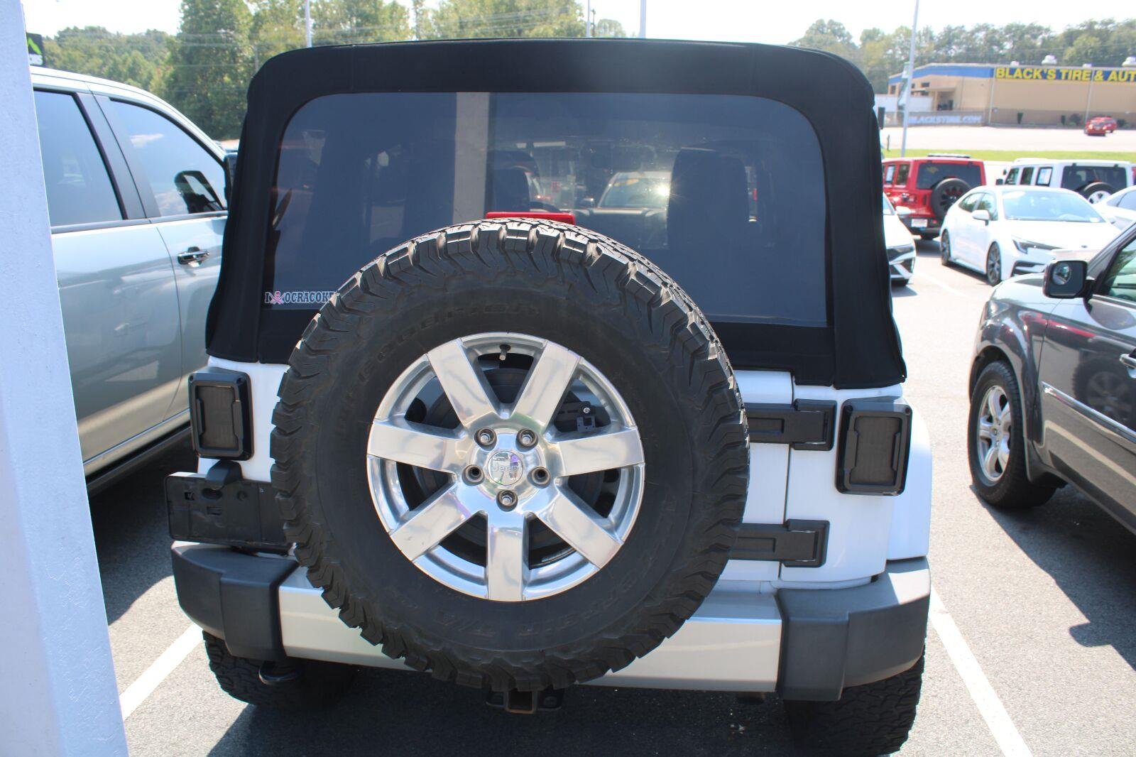Used 2017 Bright White Clearcoat Jeep Sahara image 7