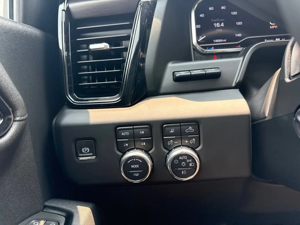 Used 2025 Summit White GMC AT4 image 27