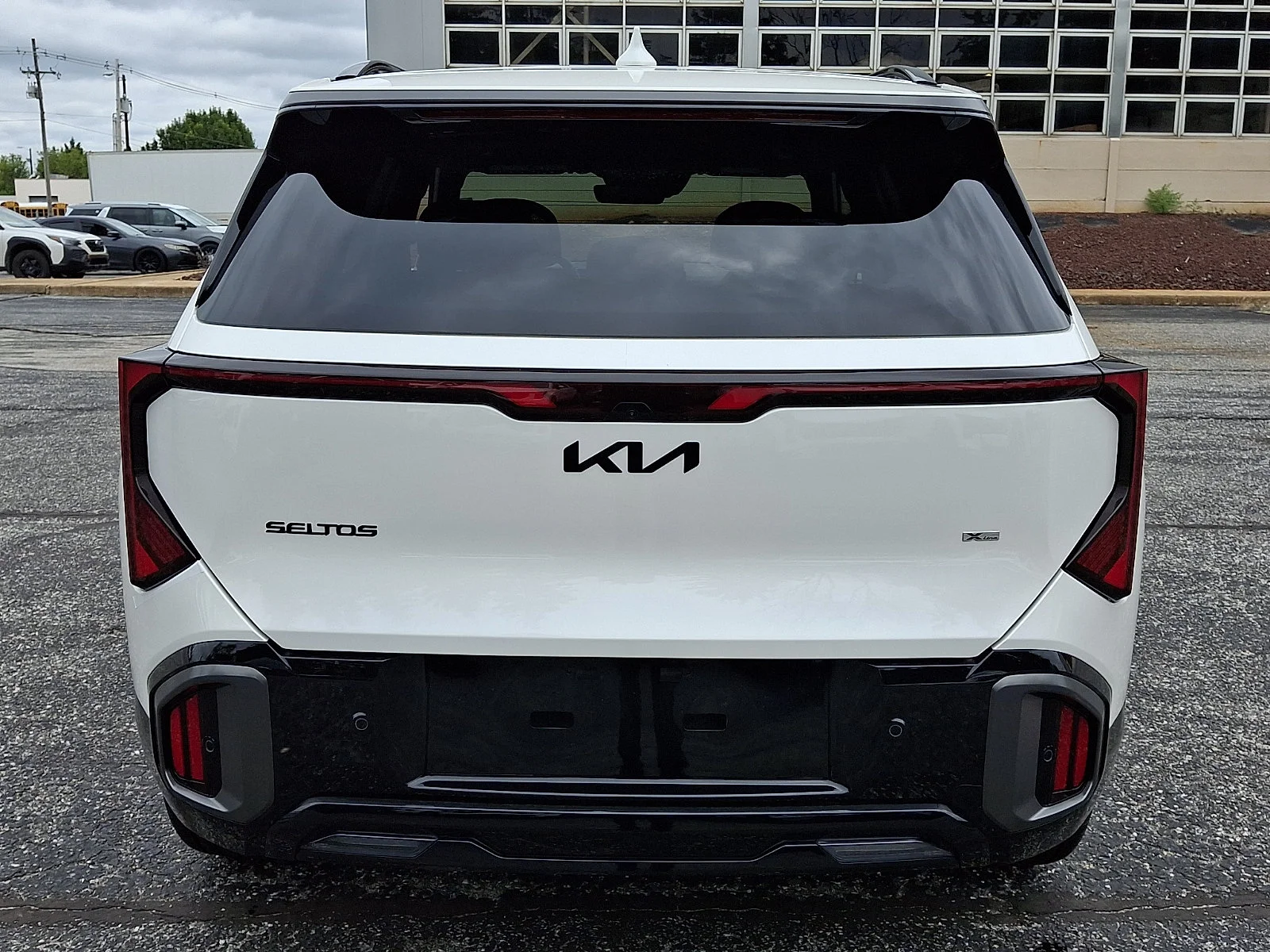 New 2027 White Kia X-Line S image 6