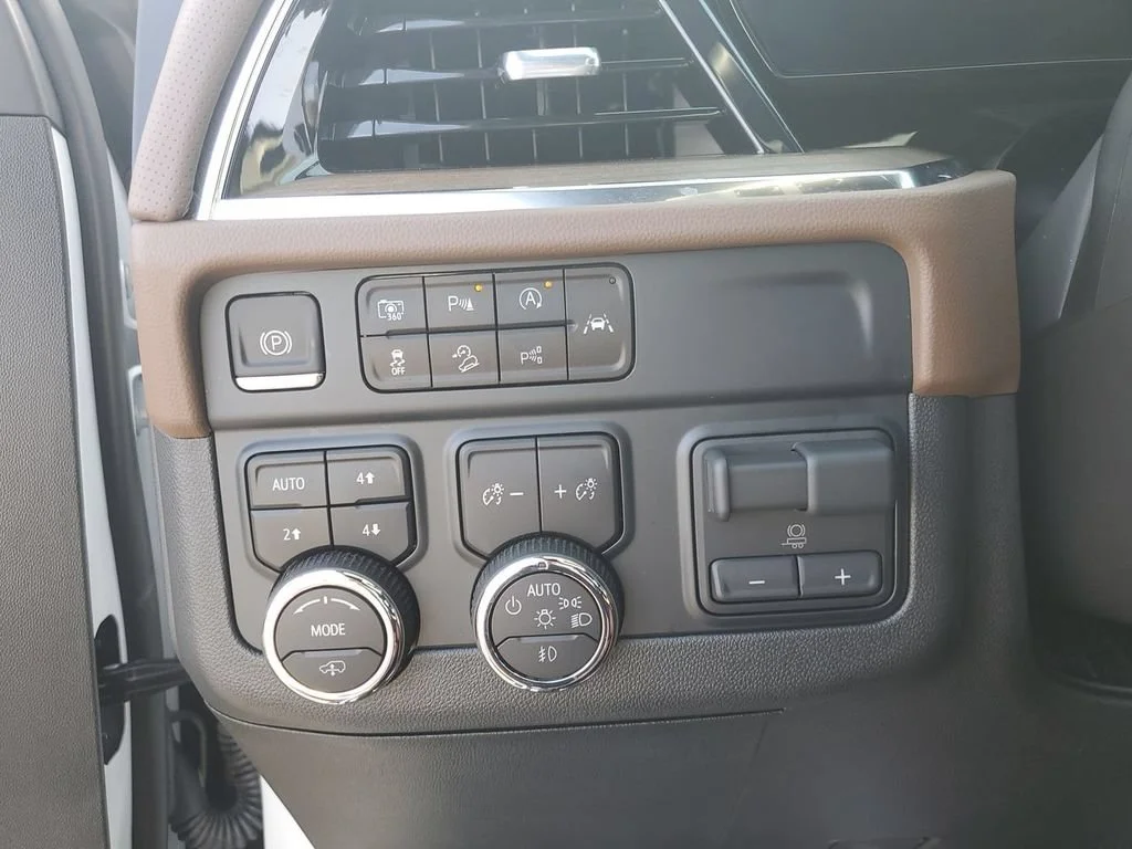 Certified Used 2025 Iridescent Pearl Tricoat Chevrolet High Country image 24