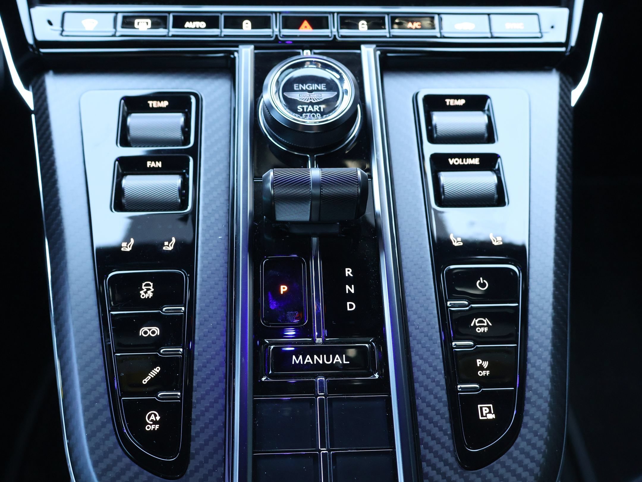 Used 2025 Podium Green Aston Martin Base image 19