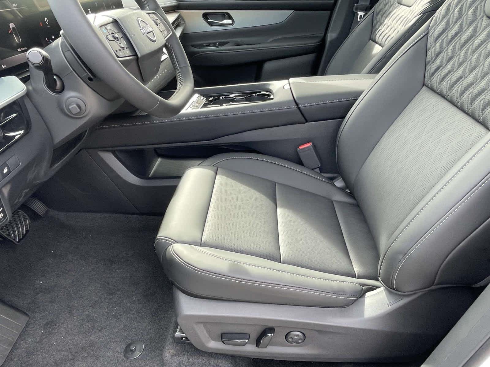 New 2027 Everest White Pearl Tricoat Nissan Platinum image 16