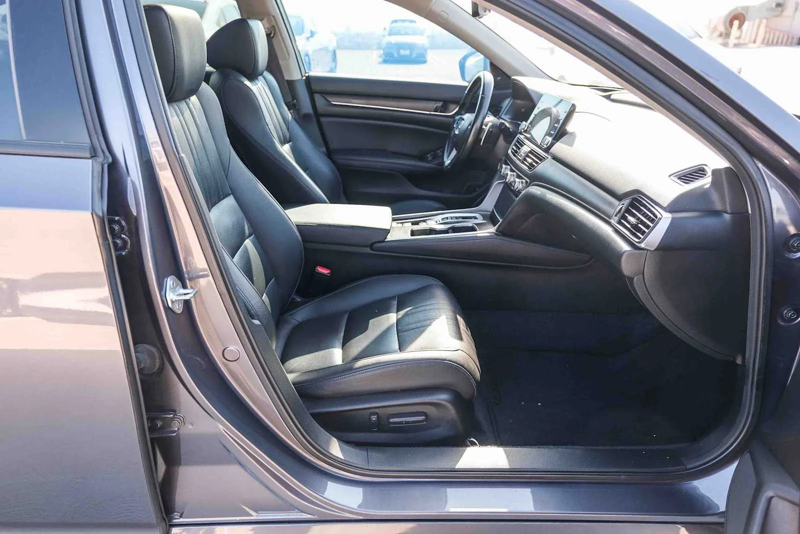 Used 2022 Modern Steel Metallic Honda Touring image 18