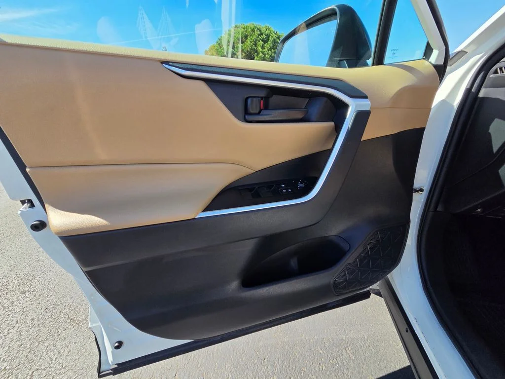 Used 2021 White Toyota LE image 13