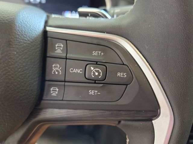 Used 2025 Red Jeep Altitude image 26