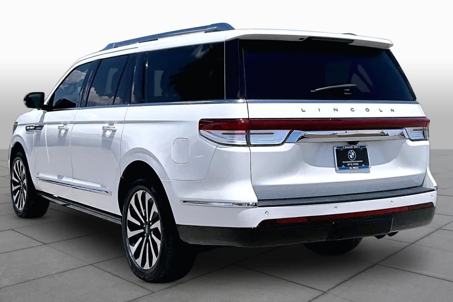 Used 2023 Pristine White Lincoln Reserve image 10