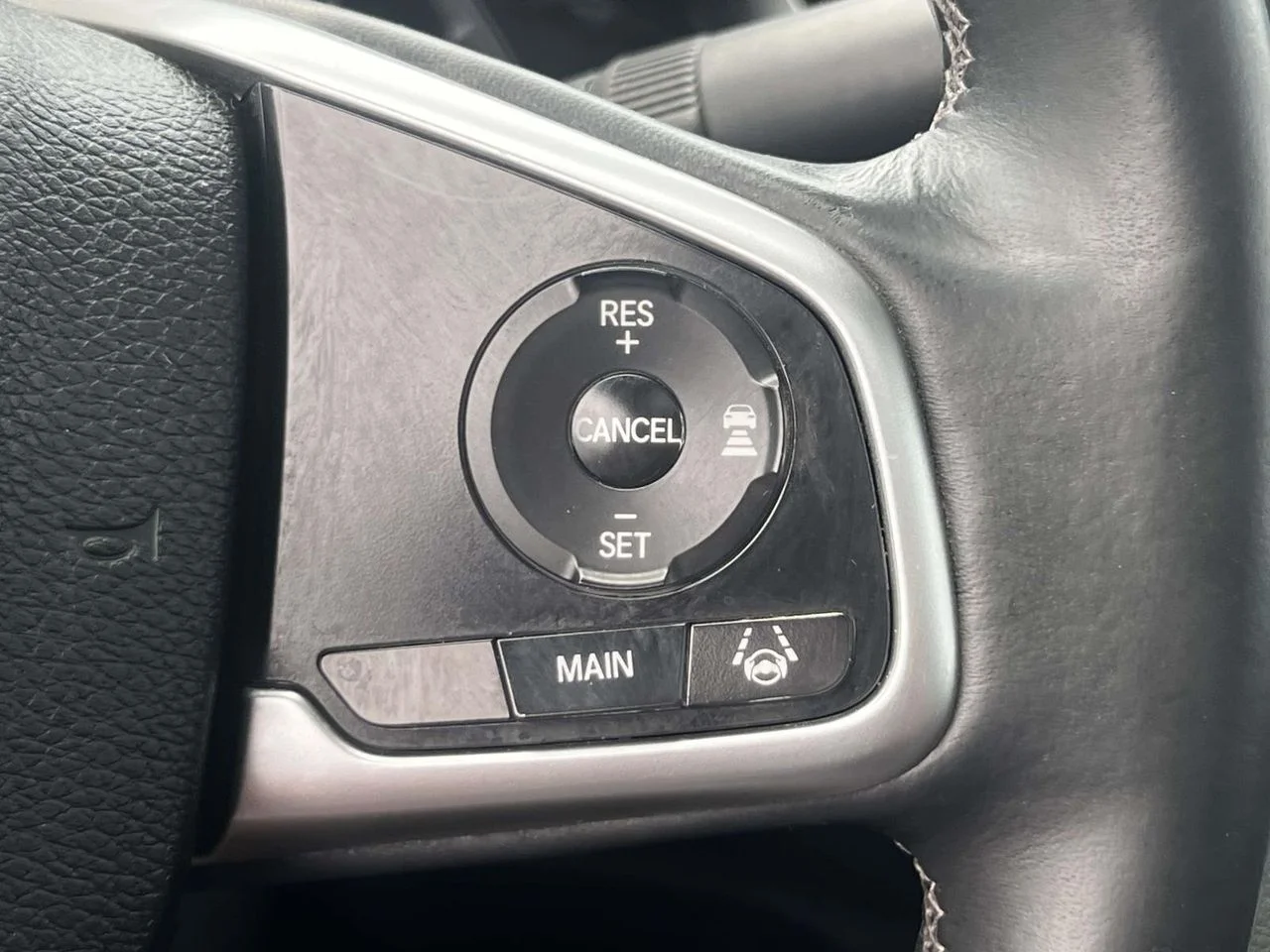 Used 2016 Red Honda Touring image 30