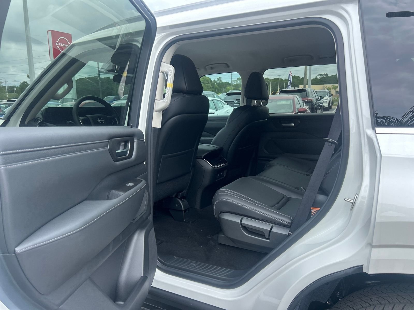 2025 Nissan Armada SV - Photo 15