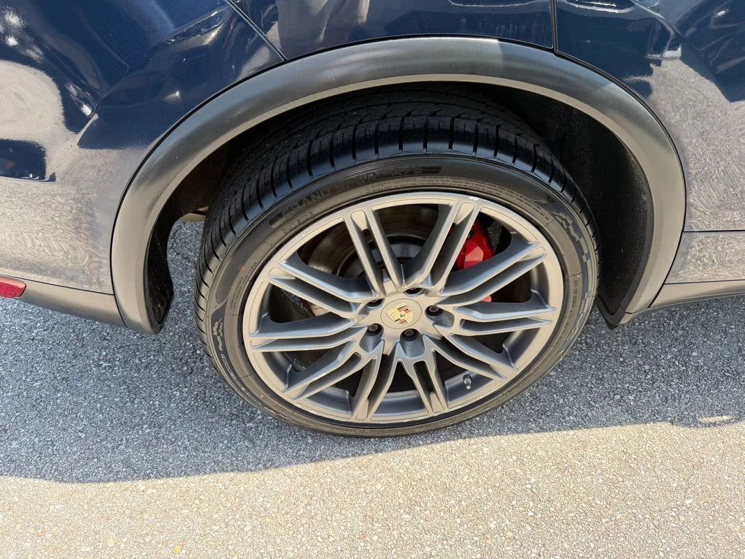 Used 2012  Porsche Turbo image 7