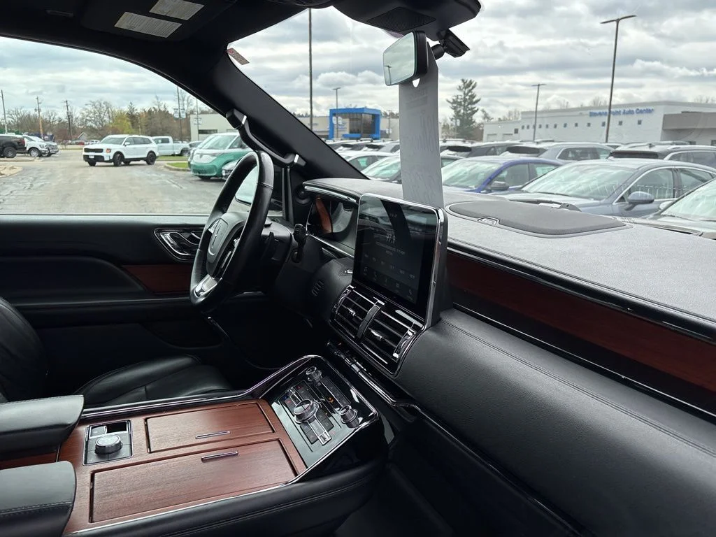 Used 2018 Burgundy Velvet Metallic Tinted Clearcoat Lincoln Select image 35