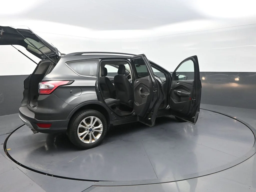 Used 2018 Gray Ford SE image 37