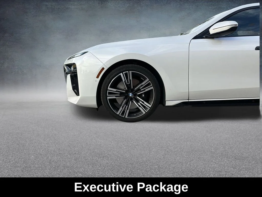 Used 2025 White BMW 760i xDrive image 14