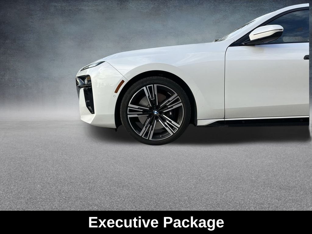 Used 2025 White BMW 760i xDrive image 14