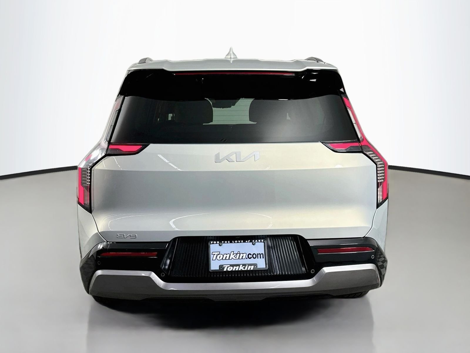 Used 2024 Ivory Silver Kia Land image 6