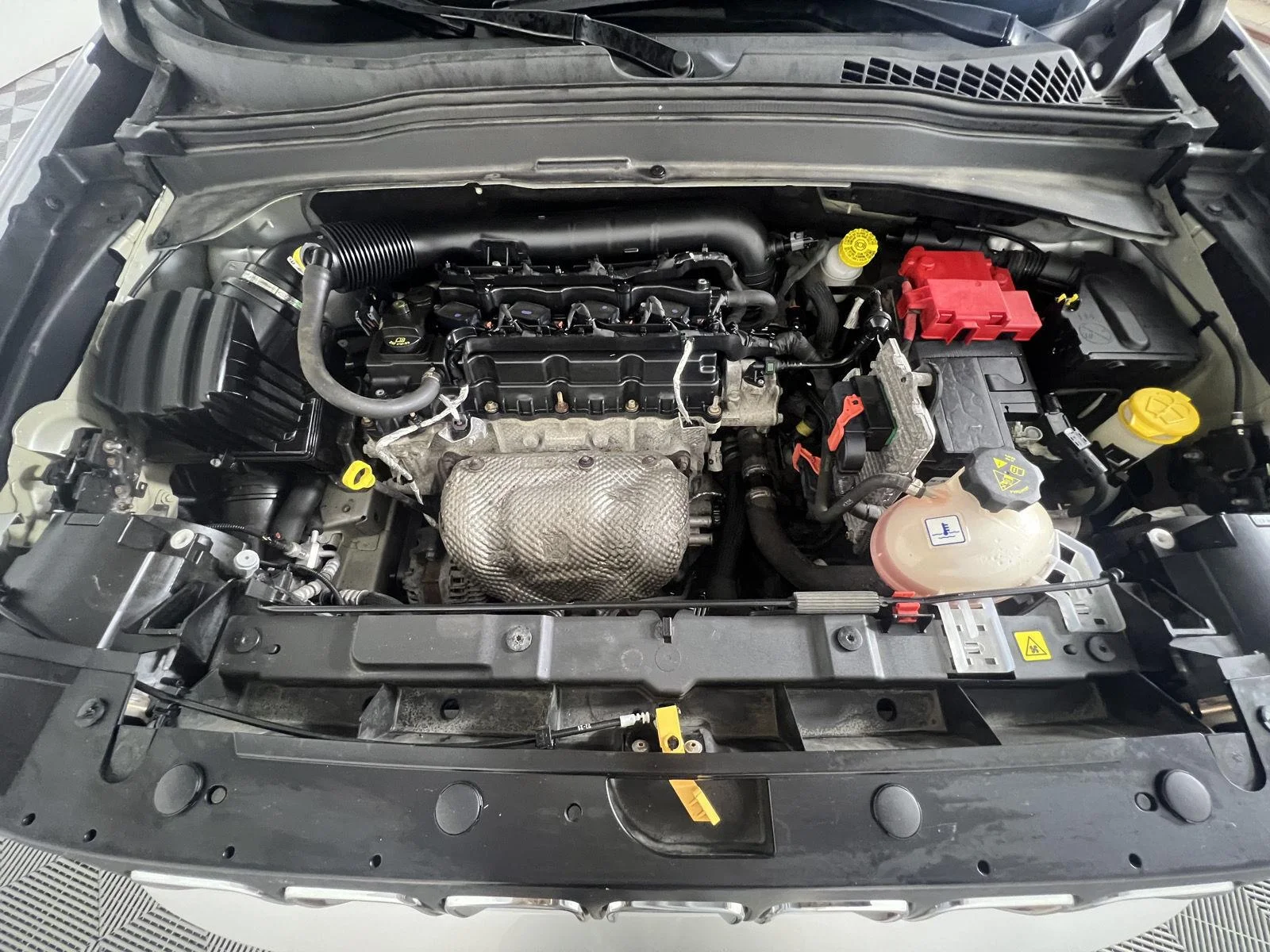 Used 2021 Glacier Metallic Clearcoat Jeep Latitude image 22