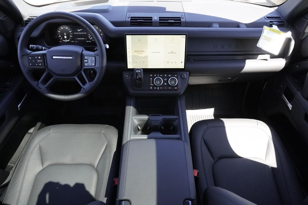 New 2026 Santorini Black Land Rover X-Dynamic SE image 9