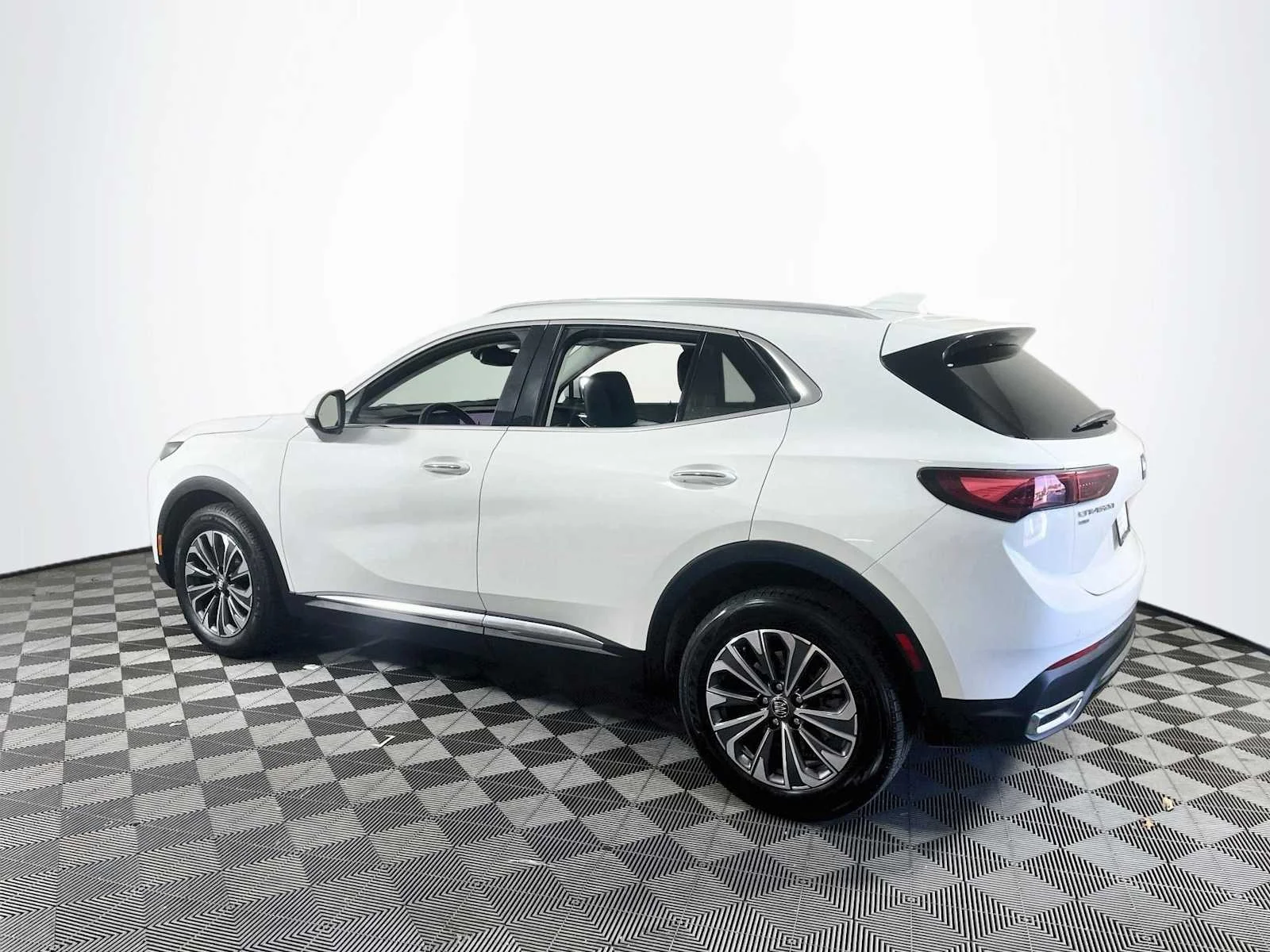 Used 2024 Summit White Buick Preferred image 6