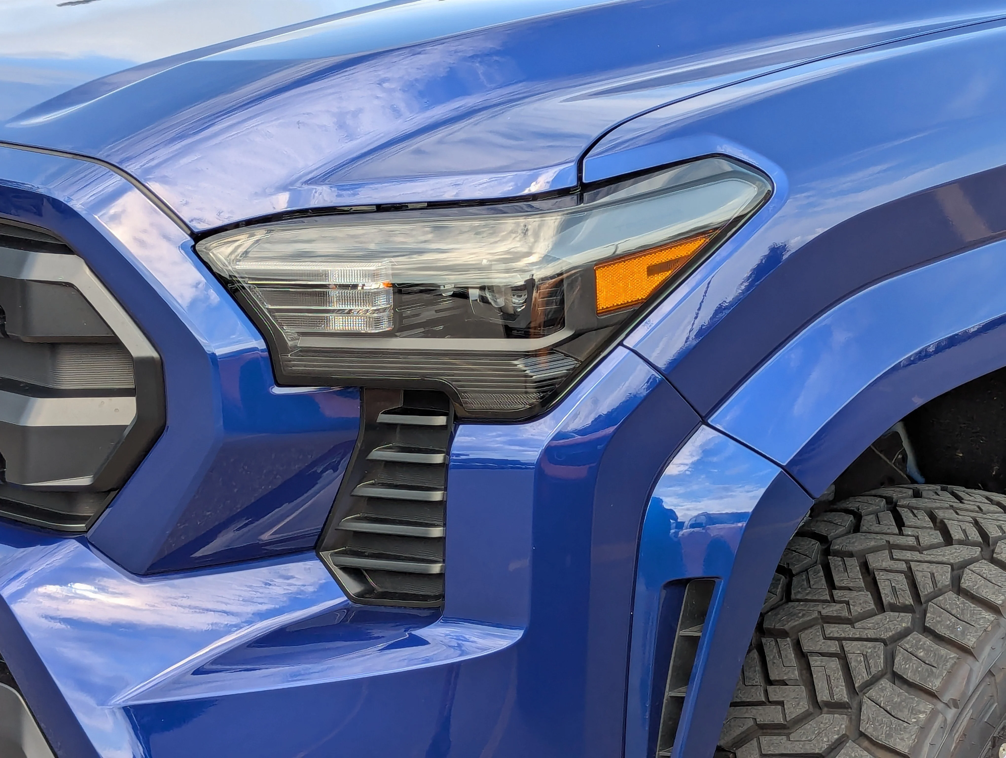 Used 2025 Blue Crush Metallic Toyota SR5 image 11