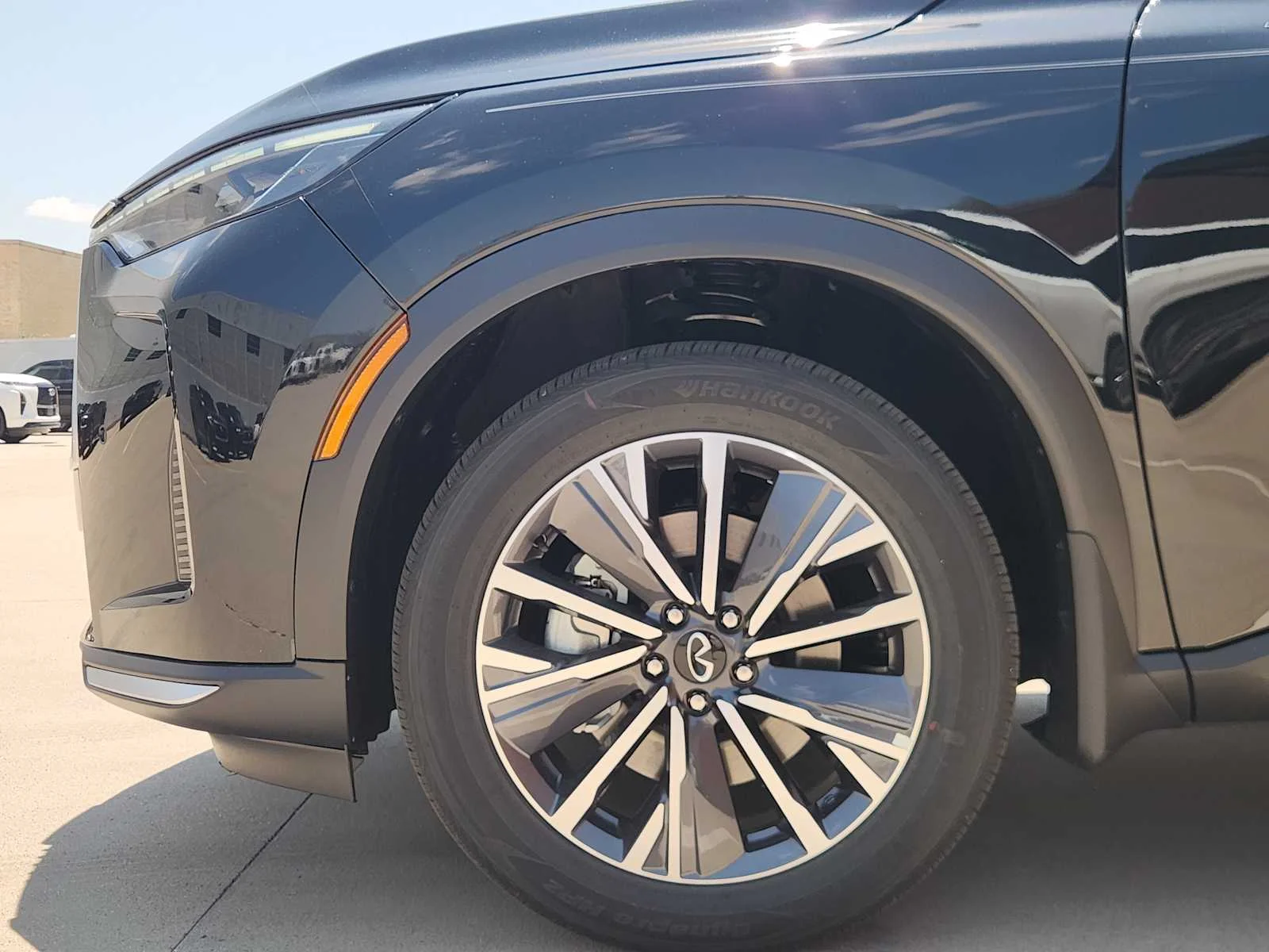 New 2027 MINERAL BLACK INFINITI Luxe FWD image 7
