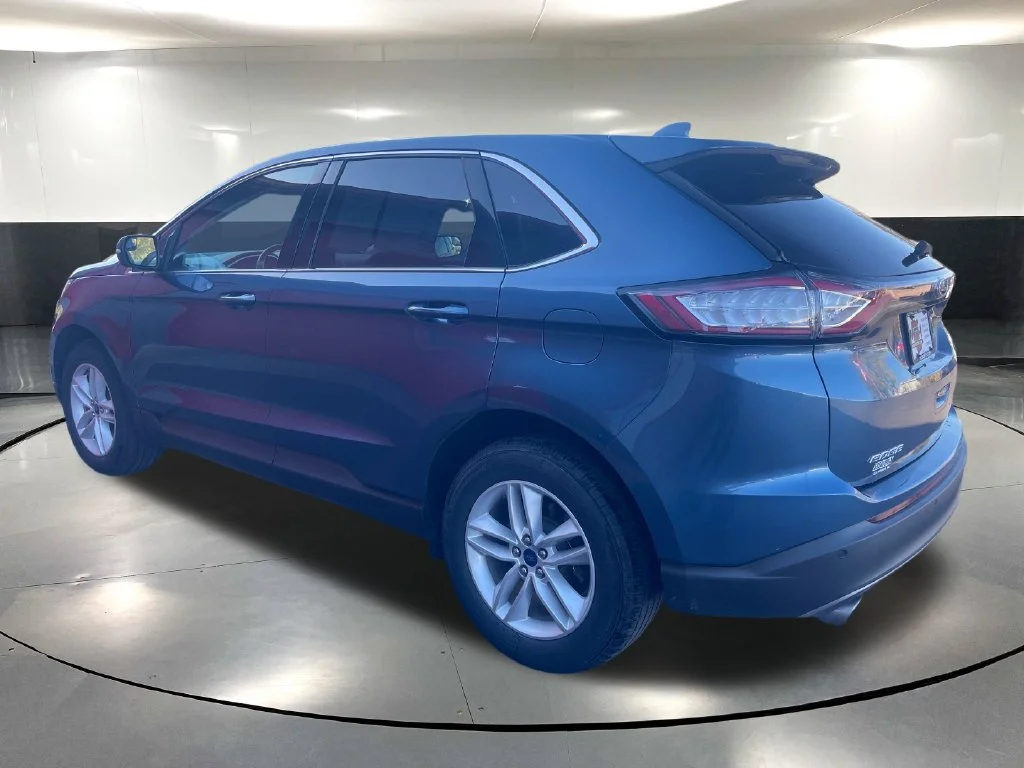 Used 2018 Blue Ford SEL image 6