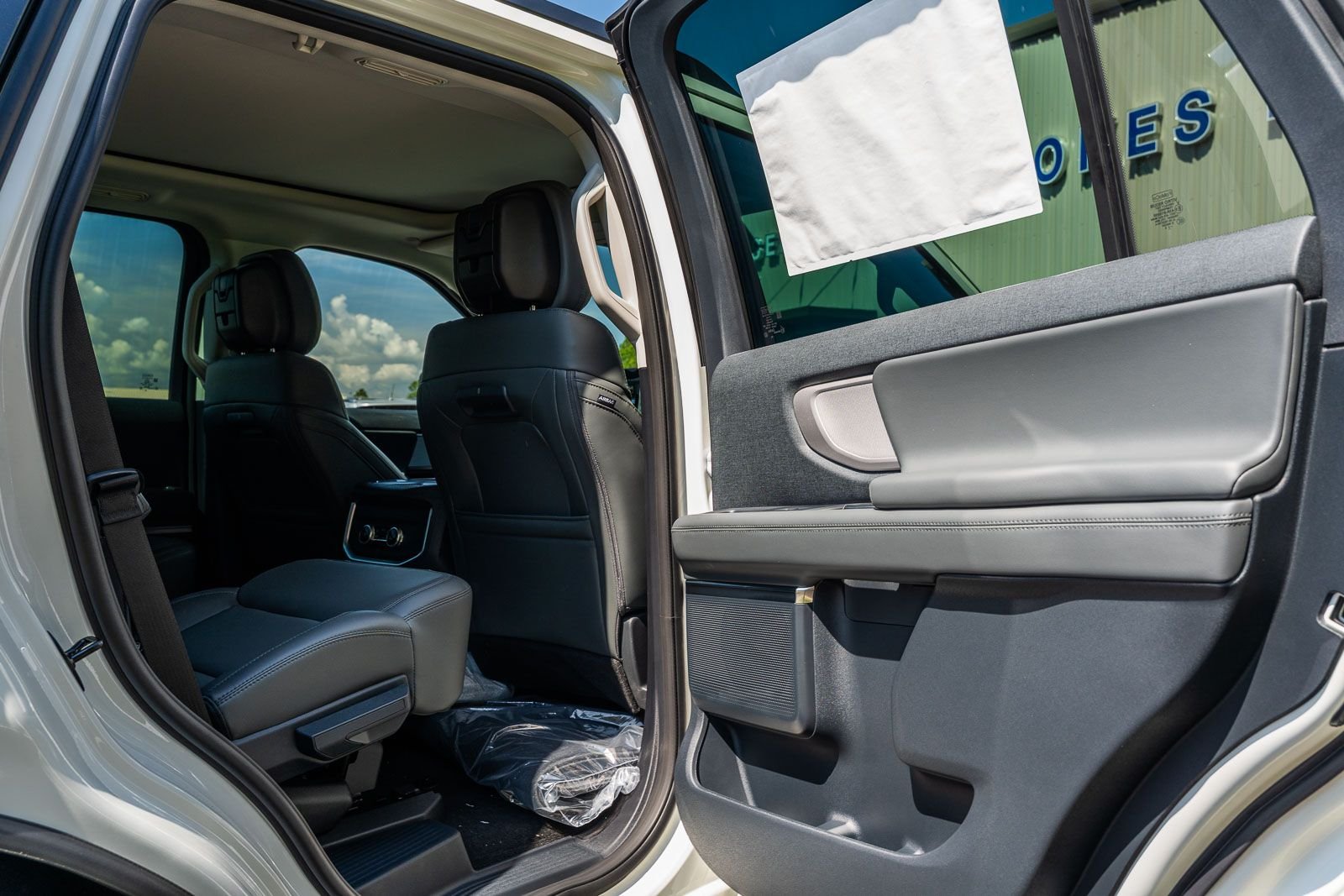 New 2027 Star White Metallic Tri-Coat Ford Active image 9