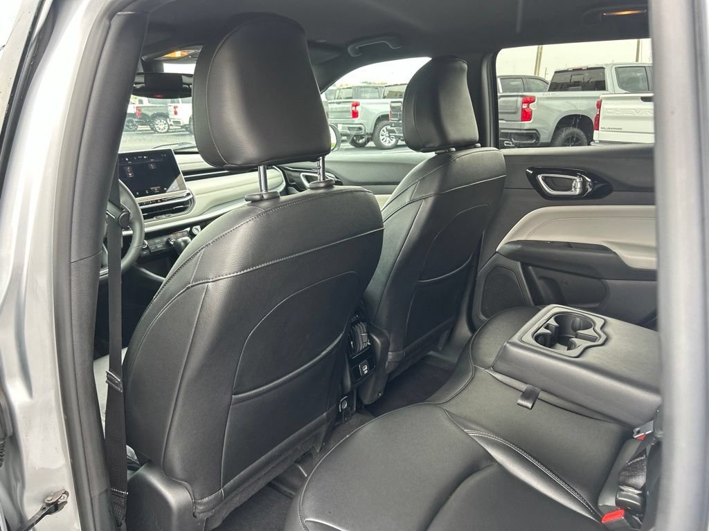 Used 2025 Silver Jeep Limited 4x4 image 36