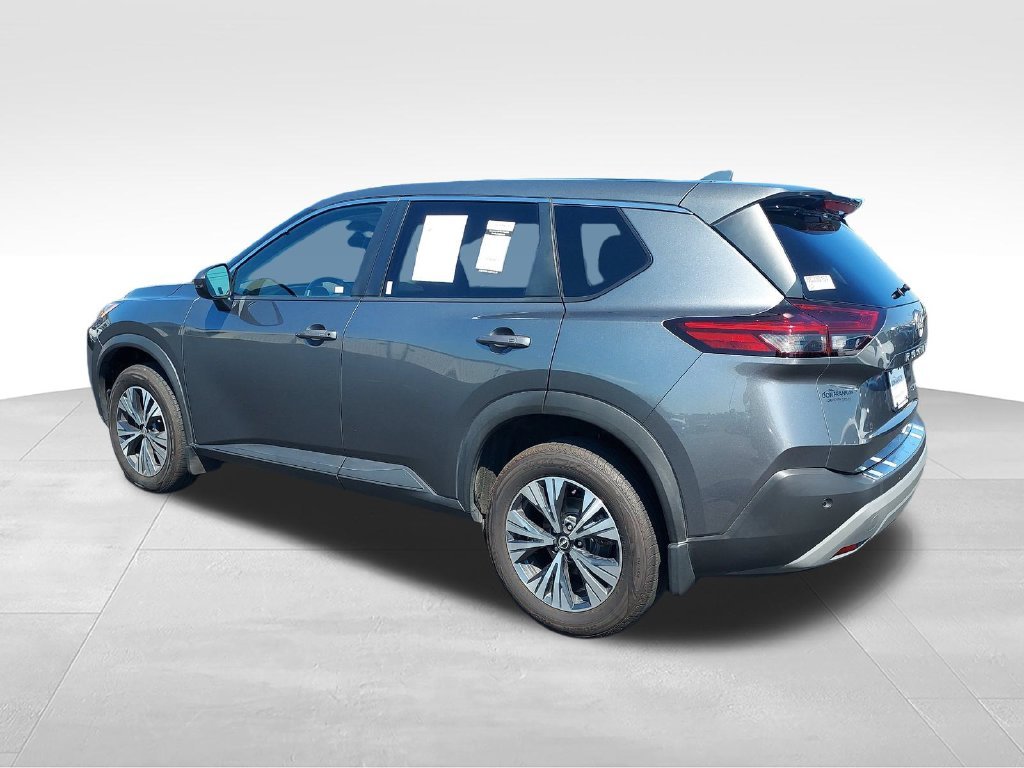 Used 2022 Gray Nissan SV image 3