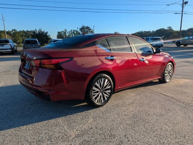 Used 2024 Red Nissan 2.5 SV image 4
