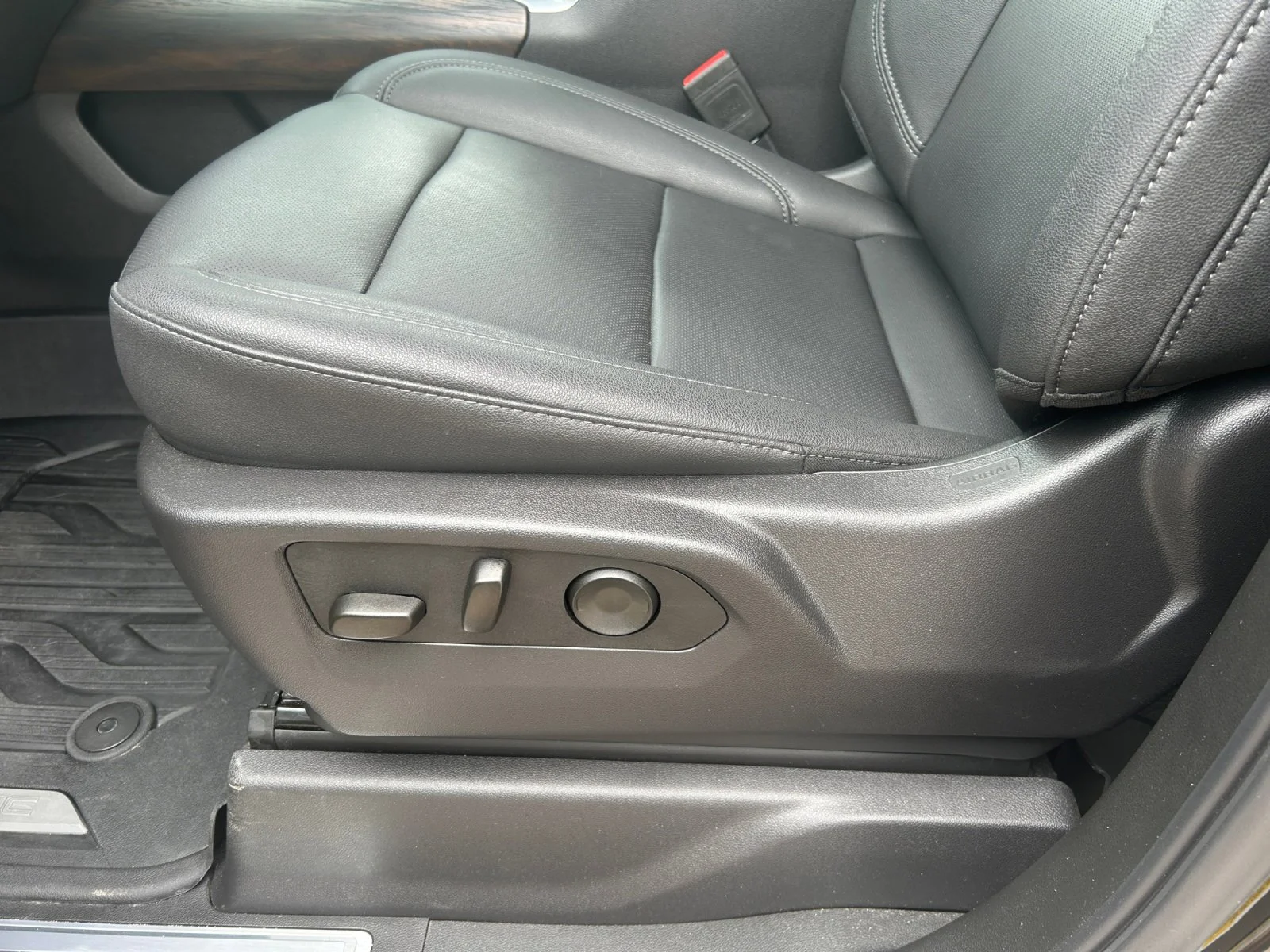 Used 2025 Black GMC SLT Crew Cab image 15